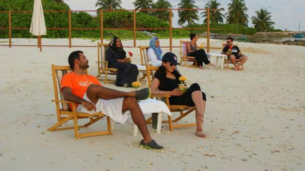 Local Island Inn Hangnaameedhoo Esterno foto